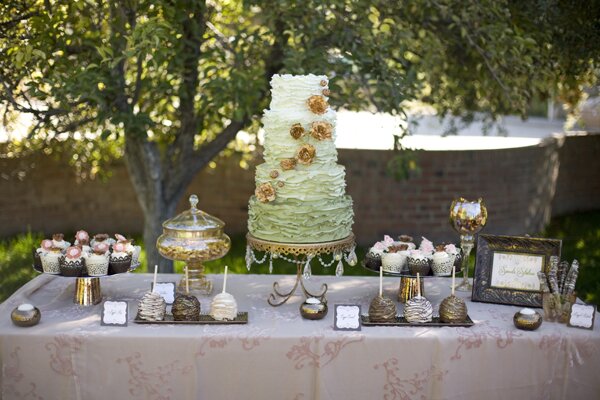 Green and Copper Wedding Cake - wedding inspiration